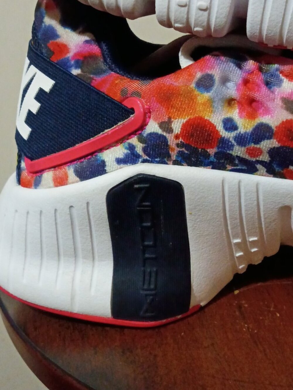 Nike PG 4 Shoes Women Size 11 White Multicolor Tie Dye CZ0596-101 Basketball - Picture 13 of 14